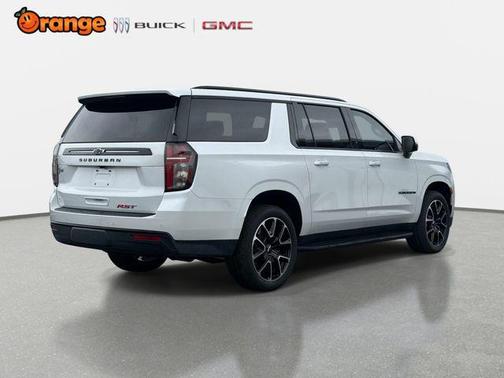 Iridescent Pearl Tricoat 2023 Chevrolet Suburban RST