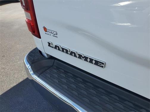 2019 RAM 2500 Laramie Crew Cab 4x4 6'4' Box