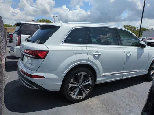 2021 Audi Q7 55 Premium Plus