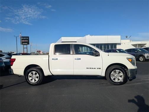 2019 Nissan Titan SV