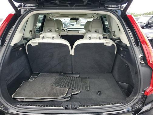 2020 Volvo XC90 T5 Momentum