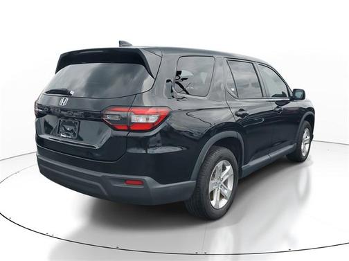 2023 Honda Pilot 2WD LX