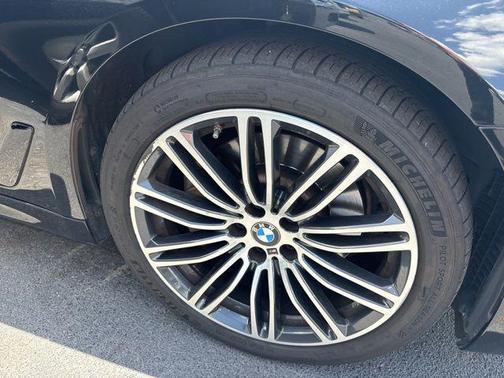 Black Sapphire Metallic 2018 BMW 530e iPerformance