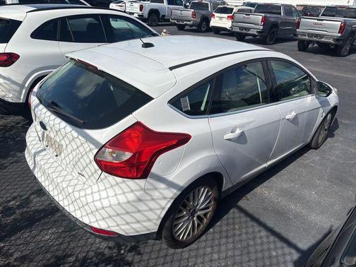 OXFORD WHITE 2012 Ford Focus SEL