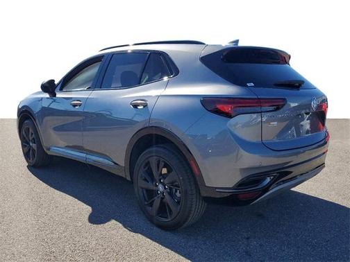 Photo 4 of 34 of 2022 Buick Envision Essence