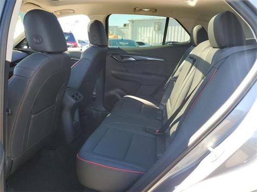 Photo 5 of 34 of 2022 Buick Envision Essence