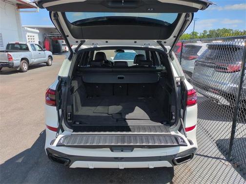2022 BMW X5 M50i