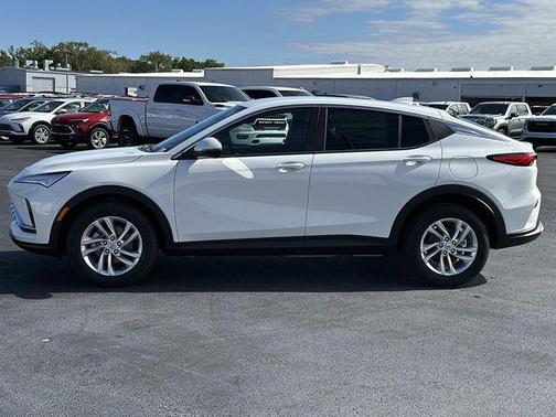 Summit White 2026 Buick Envista Preferred FWD