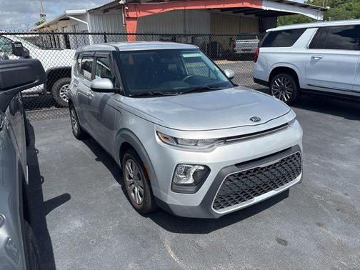 Sparkling Silver 2020 Kia Soul LX