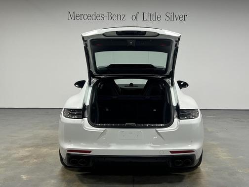 2022 Porsche Panamera 4 Platinum Edition