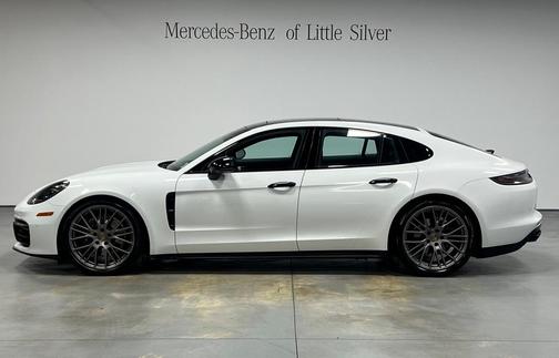 2022 Porsche Panamera 4 Platinum Edition