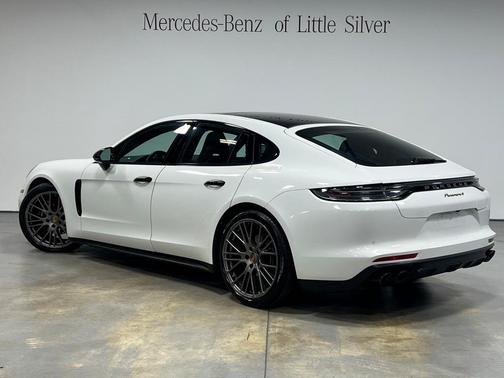 2022 Porsche Panamera 4 Platinum Edition