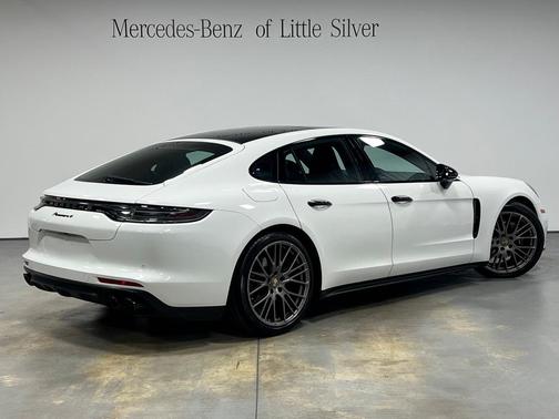 2022 Porsche Panamera 4 Platinum Edition