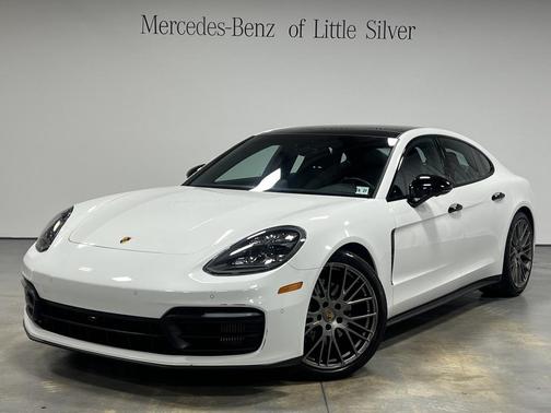 2022 Porsche Panamera 4 Platinum Edition
