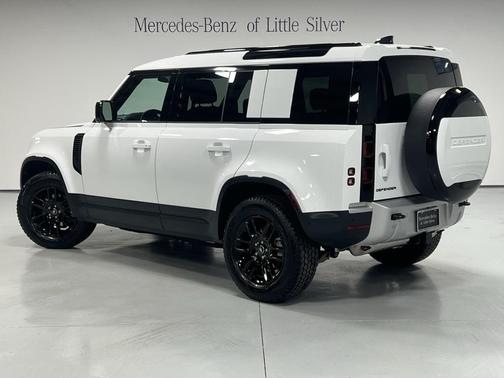 2025 Land Rover Defender 110 P300