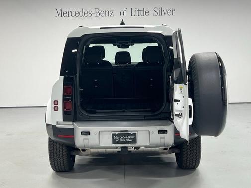 2025 Land Rover Defender 110 P300