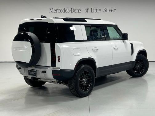 2025 Land Rover Defender 110 P300