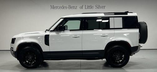 2025 Land Rover Defender 110 P300