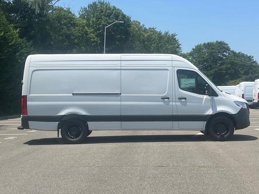 2025 Mercedes-Benz Sprinter 2500 High Roof