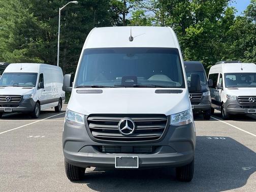 2025 Mercedes-Benz Sprinter 2500 Standard Roof