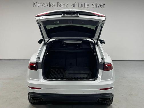 Glacier White 2025 Audi Q8 55 Premium