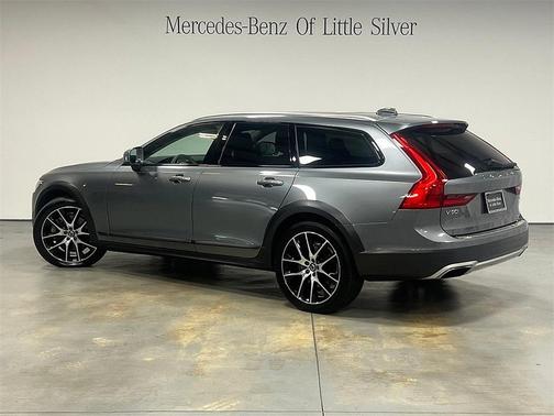 2020 Volvo V90 Cross Country T6
