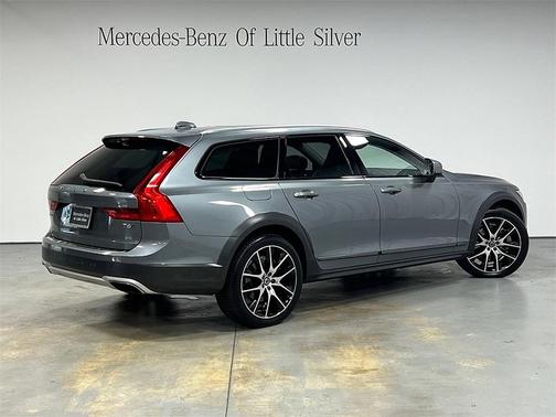 2020 Volvo V90 Cross Country T6