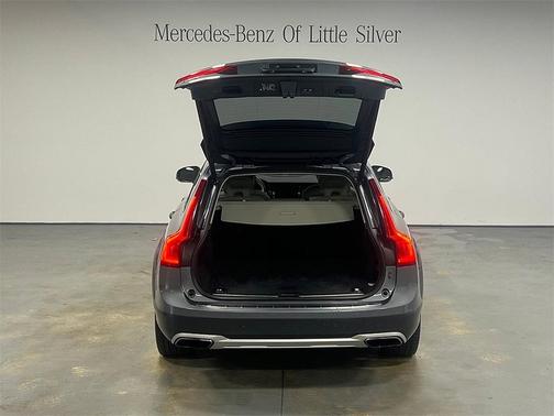 2020 Volvo V90 Cross Country T6