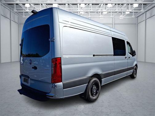 2025 Mercedes-Benz Sprinter 2500 Crew 170 WB