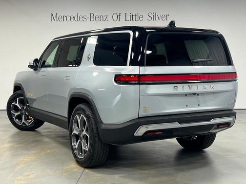 2023 Rivian R1S Adventure