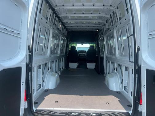 2025 Mercedes-Benz Sprinter 2500 High Roof