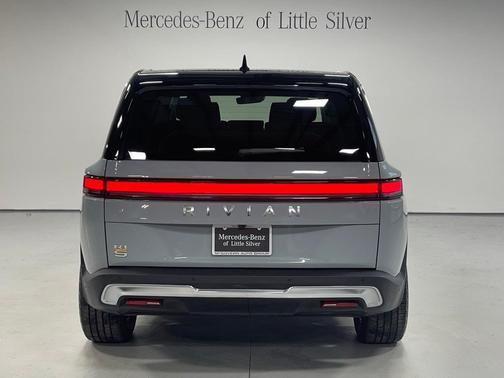 2023 Rivian R1S Adventure