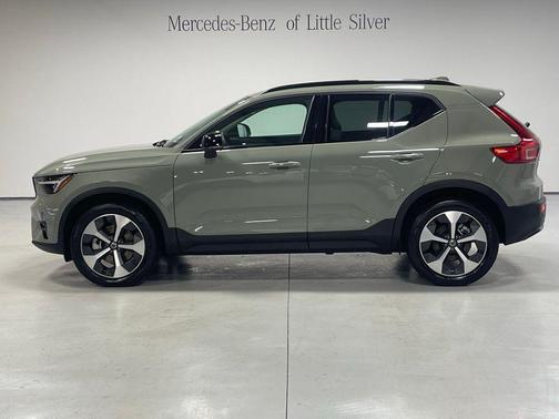 Sage Green Metallic 2025 Volvo XC40 B5 Plus Dark Theme