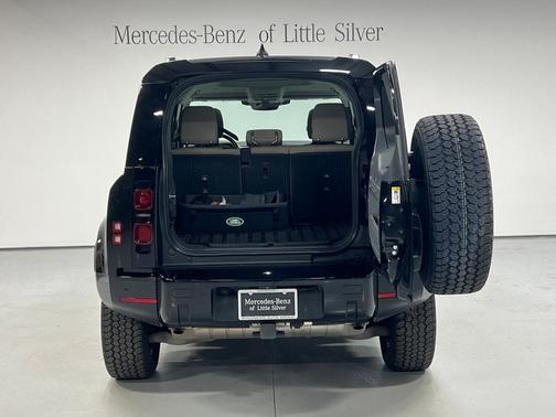 2024 Land Rover Defender 110 P300