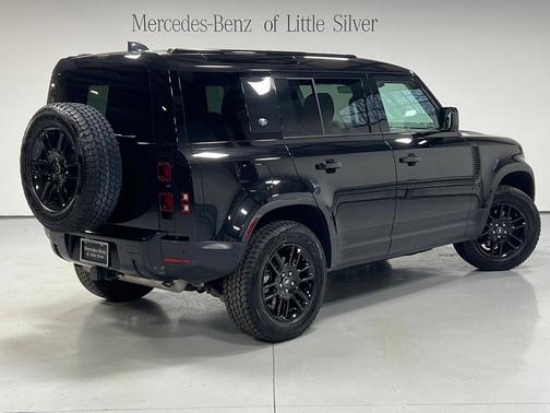 2024 Land Rover Defender 110 P300