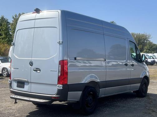 2025 Mercedes-Benz Sprinter 2500 Standard Roof