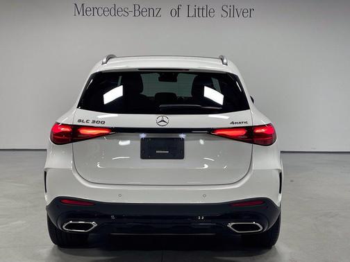 Polar White 2024 Mercedes-Benz GLC 300 4MATIC