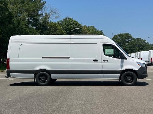 2025 Mercedes-Benz Sprinter 2500 High Roof