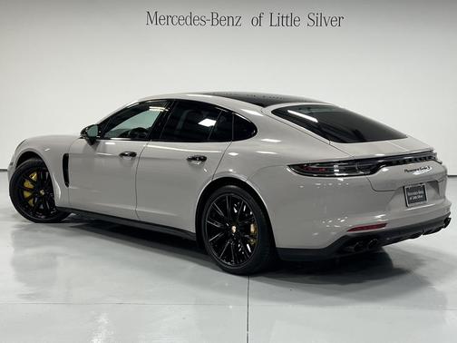 2022 Porsche Panamera Turbo S