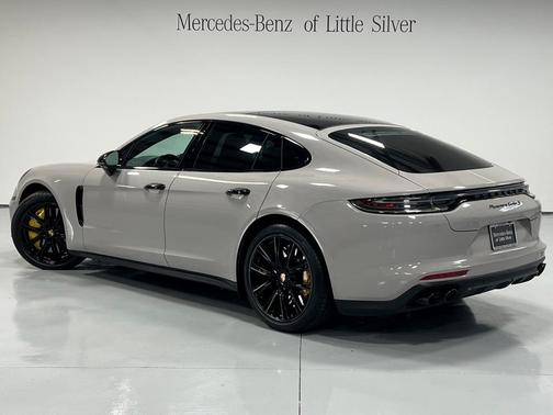 2022 Porsche Panamera Turbo S