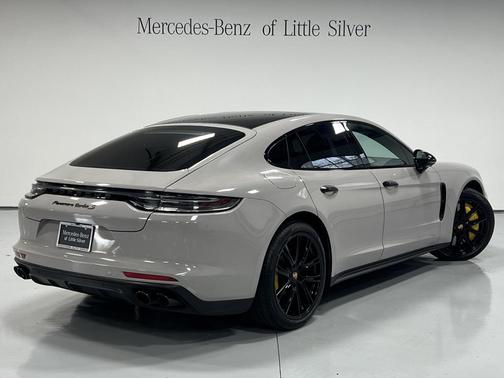 2022 Porsche Panamera Turbo S