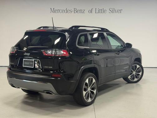Diamond Black Crystal Pearlcoat 2022 Jeep Cherokee Limited