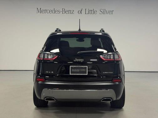 Diamond Black Crystal Pearlcoat 2022 Jeep Cherokee Limited