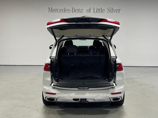 Mineral White Metallic 2021 BMW X7 xDrive40i