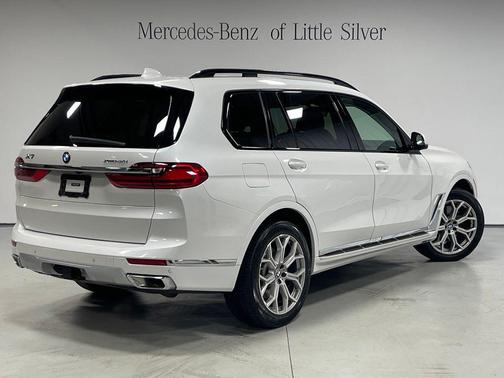 Mineral White Metallic 2021 BMW X7 xDrive40i