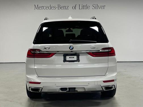 Mineral White Metallic 2021 BMW X7 xDrive40i