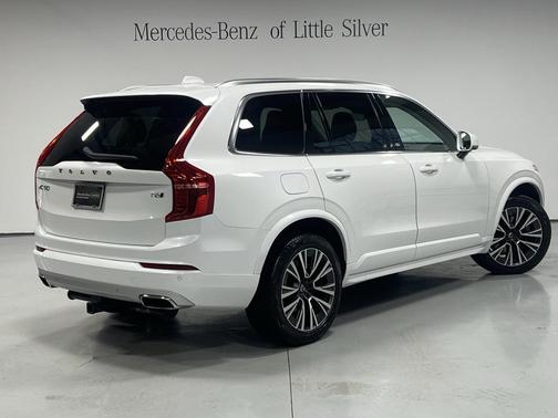 2021 Volvo XC90 T6 Momentum