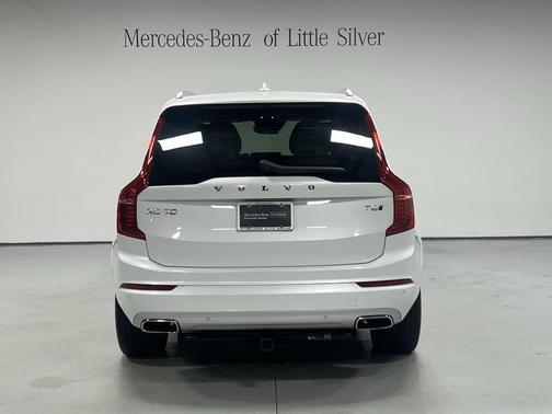 2021 Volvo XC90 T6 Momentum