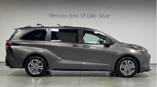 2022 Toyota Sienna Platinum 7 Passenger