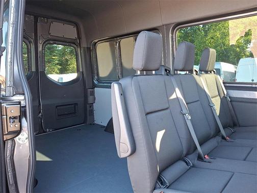 2025 Mercedes-Benz Sprinter 2500 Crew 144 WB